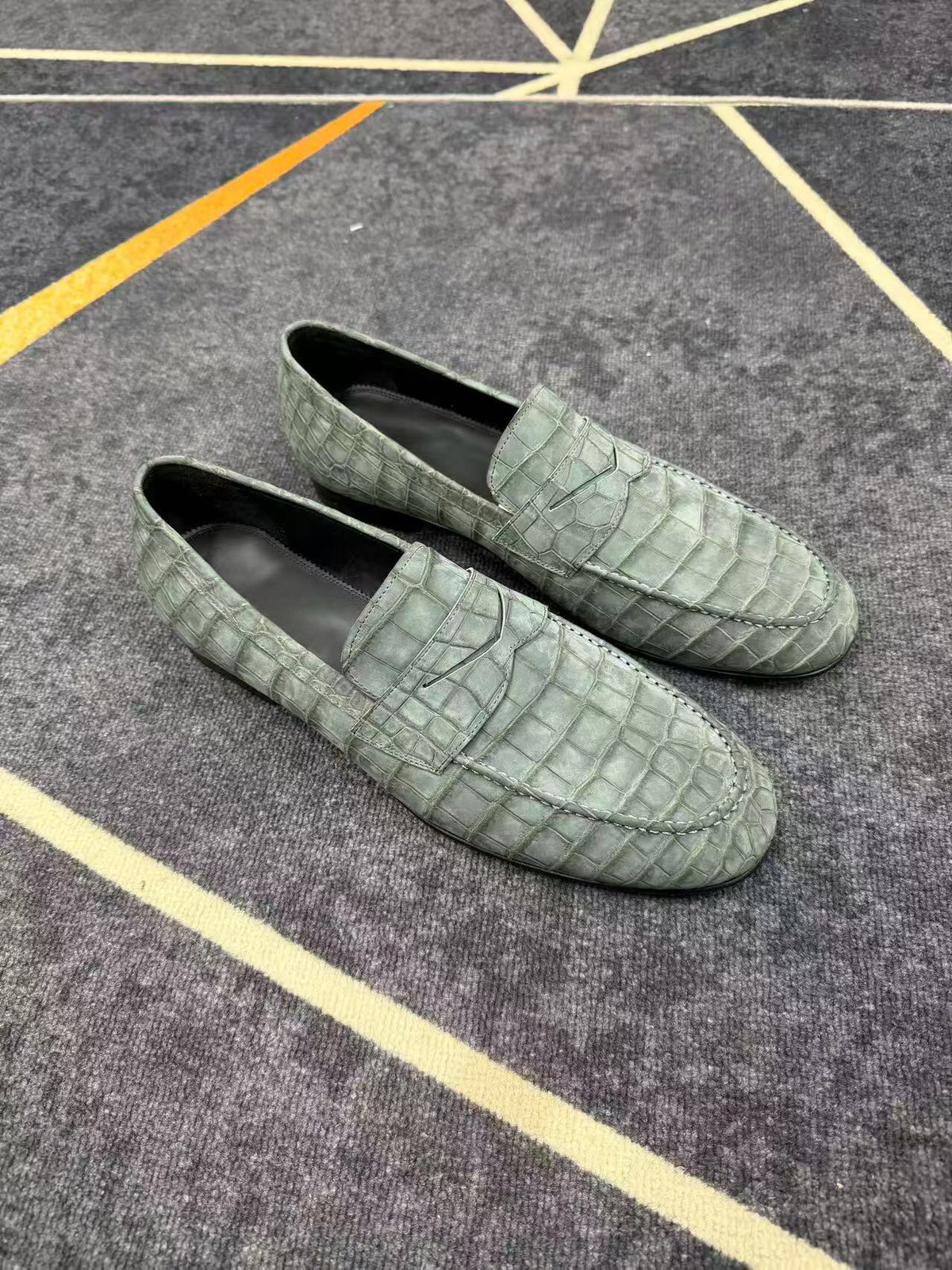 Crocodile Shoes, giày lười công sở nam bằng da cá sấu nubuck, đế bằng, màu xanh lá