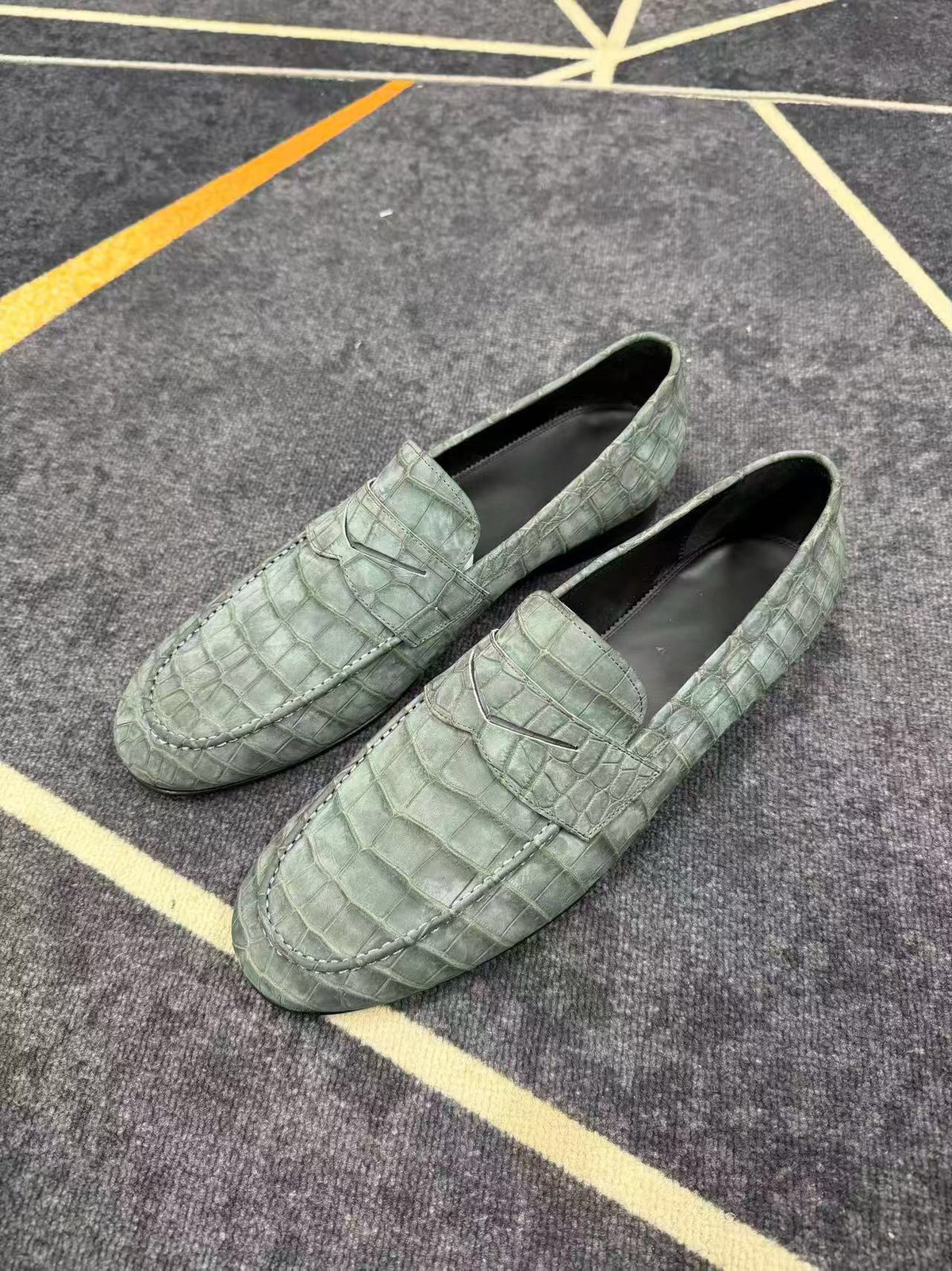 Crocodile Shoes, giày lười công sở nam bằng da cá sấu nubuck, đế bằng, màu xanh lá